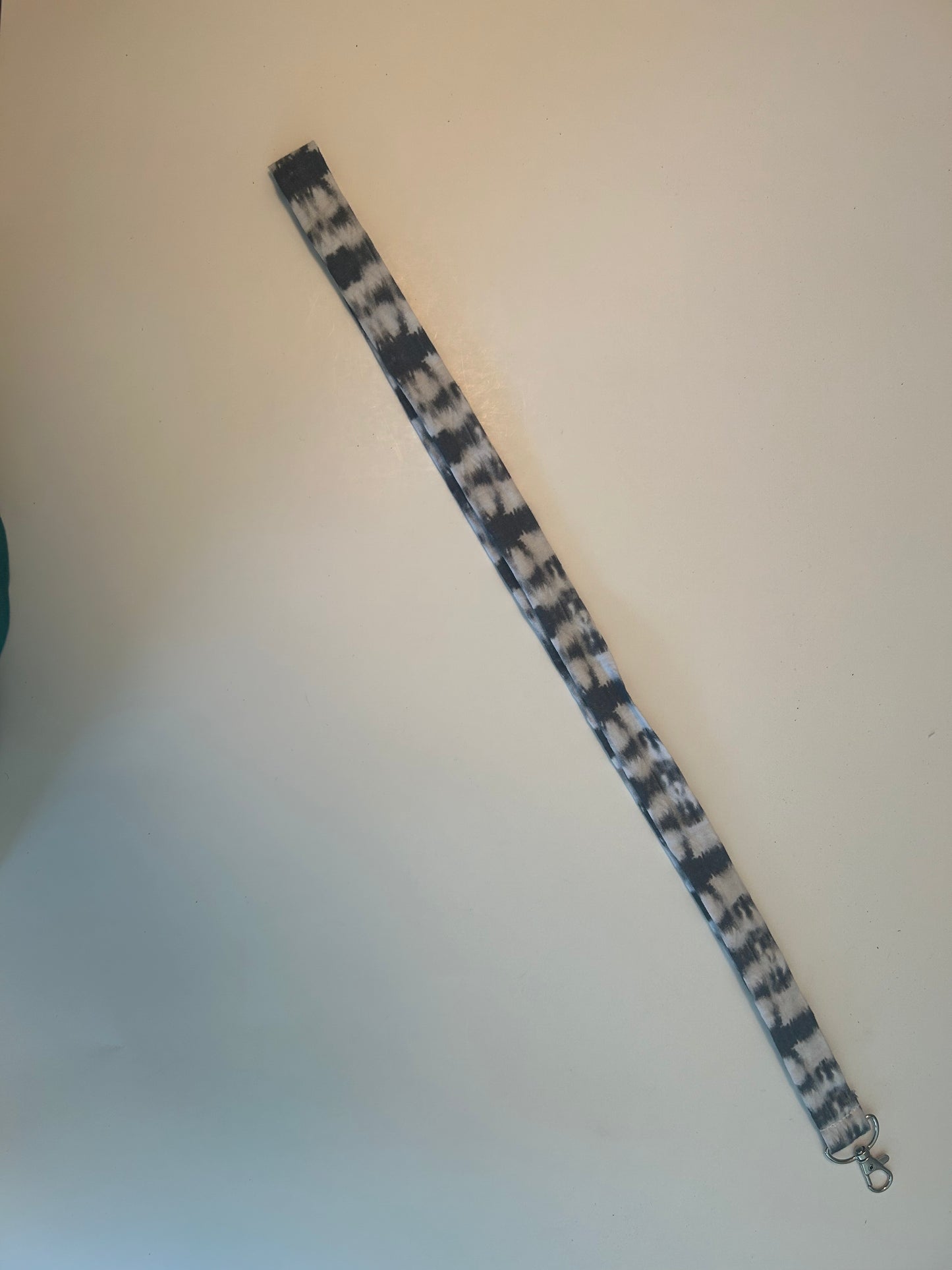Lanyrard black white tie dye